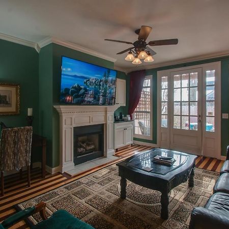 Vacation Home 5 Mins To Down Town 2 Bedrooms 2 Baths Garden Area Hot Tub NashvilleNashville  Kültér fotó
