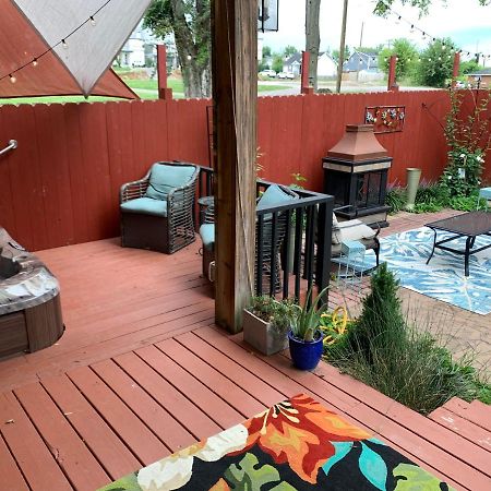 Vacation Home 5 Mins To Down Town 2 Bedrooms 2 Baths Garden Area Hot Tub NashvilleNashville  Kültér fotó