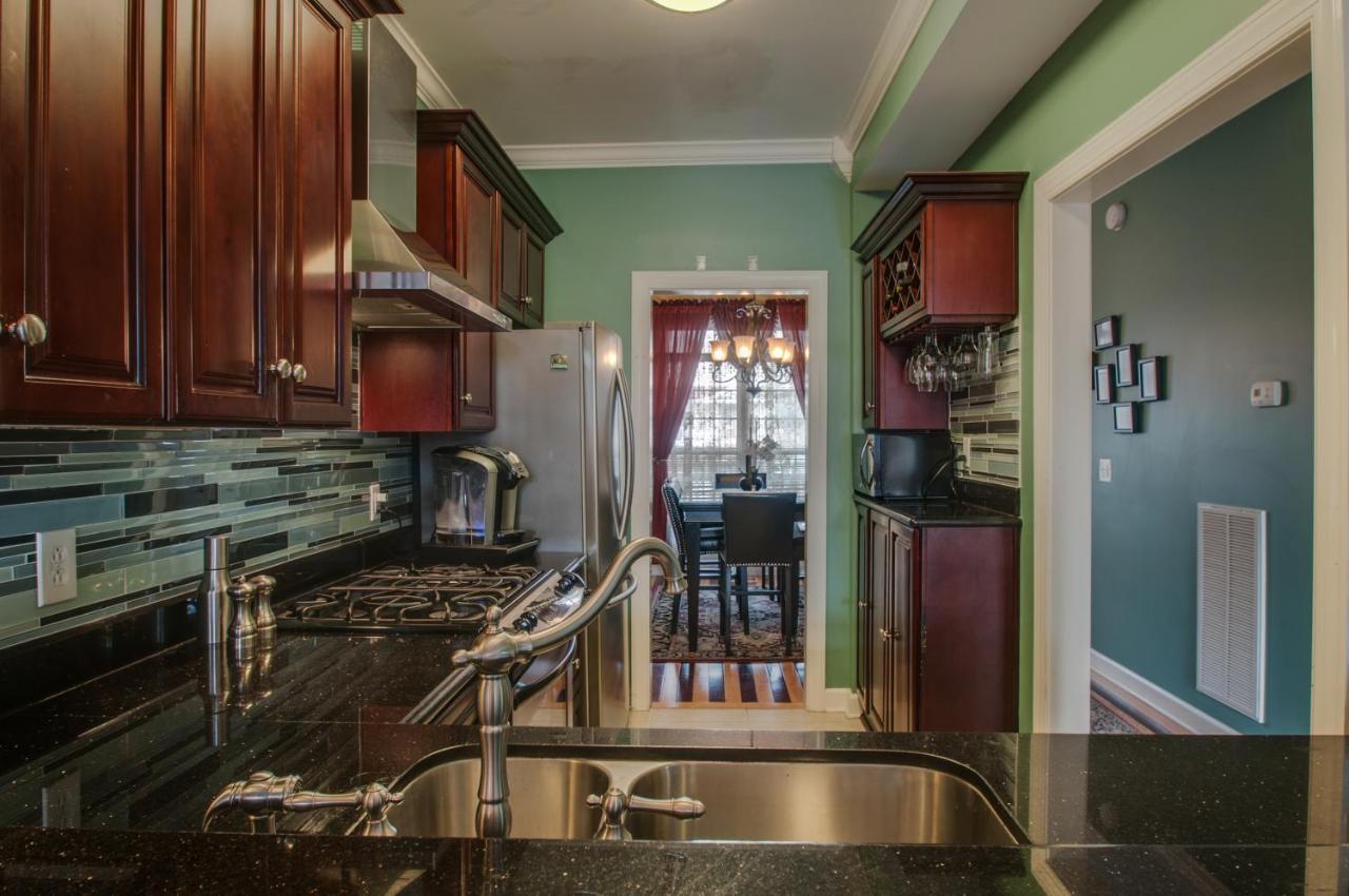 Vacation Home 5 Mins To Down Town 2 Bedrooms 2 Baths Garden Area Hot Tub NashvilleNashville  Kültér fotó
