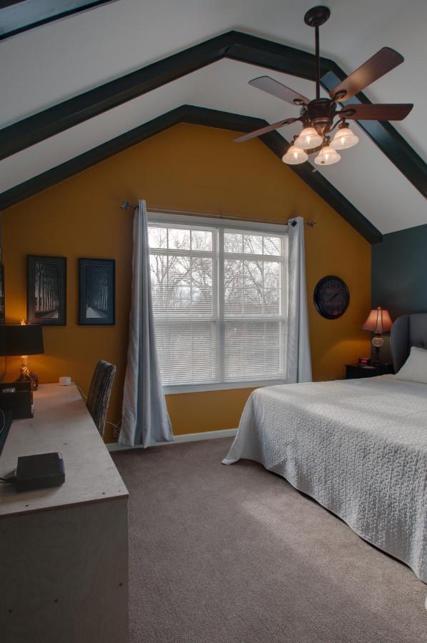 Vacation Home 5 Mins To Down Town 2 Bedrooms 2 Baths Garden Area Hot Tub NashvilleNashville  Kültér fotó