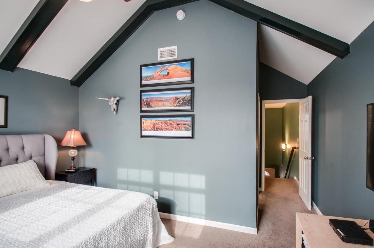 Vacation Home 5 Mins To Down Town 2 Bedrooms 2 Baths Garden Area Hot Tub NashvilleNashville  Kültér fotó