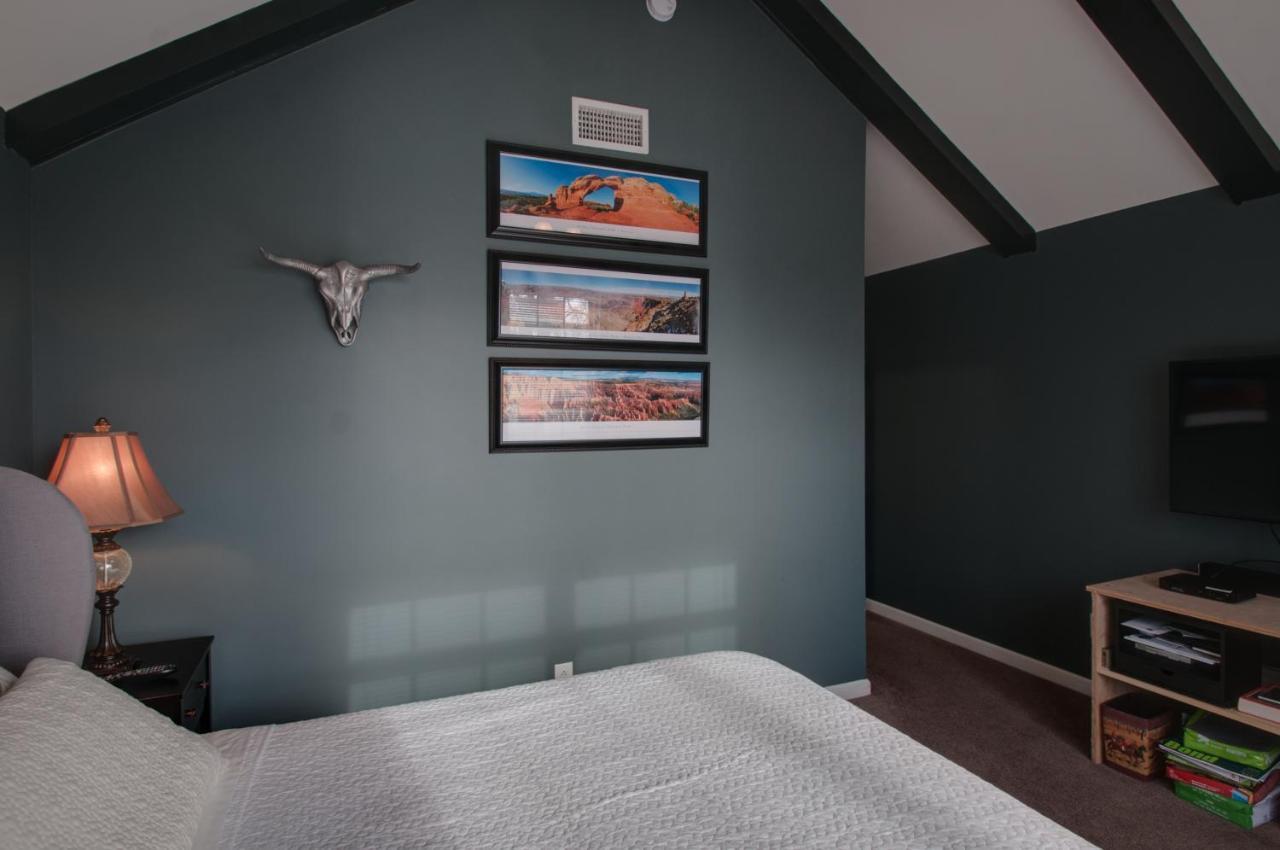 Vacation Home 5 Mins To Down Town 2 Bedrooms 2 Baths Garden Area Hot Tub NashvilleNashville  Kültér fotó