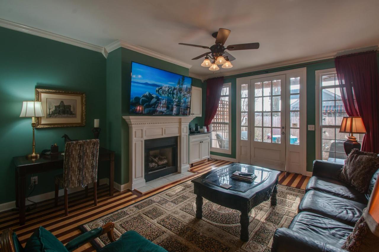 Vacation Home 5 Mins To Down Town 2 Bedrooms 2 Baths Garden Area Hot Tub NashvilleNashville  Kültér fotó