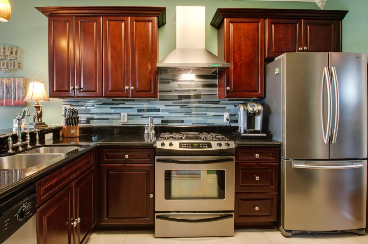 Vacation Home 5 Mins To Down Town 2 Bedrooms 2 Baths Garden Area Hot Tub NashvilleNashville  Kültér fotó