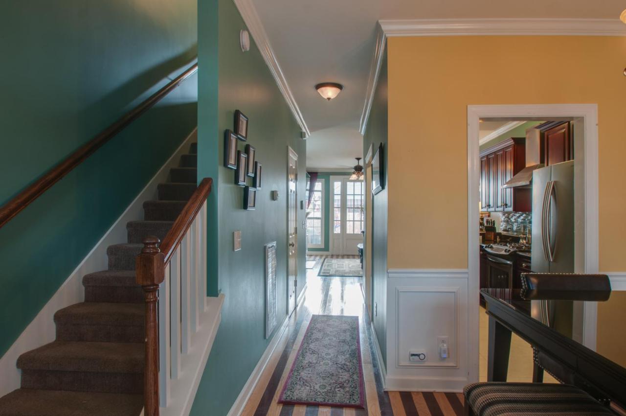 Vacation Home 5 Mins To Down Town 2 Bedrooms 2 Baths Garden Area Hot Tub NashvilleNashville  Kültér fotó