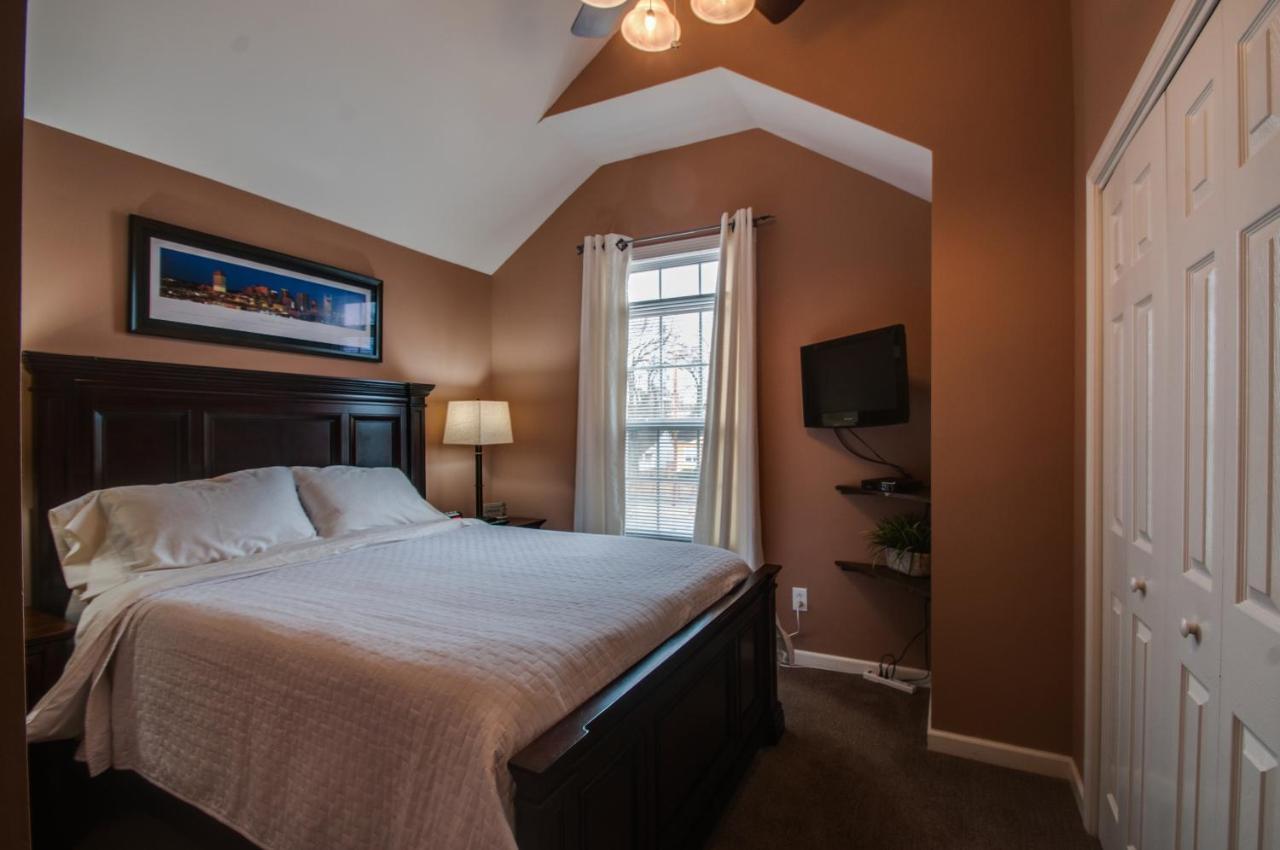 Vacation Home 5 Mins To Down Town 2 Bedrooms 2 Baths Garden Area Hot Tub NashvilleNashville  Kültér fotó