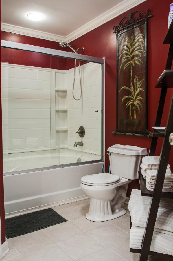 Vacation Home 5 Mins To Down Town 2 Bedrooms 2 Baths Garden Area Hot Tub NashvilleNashville  Kültér fotó