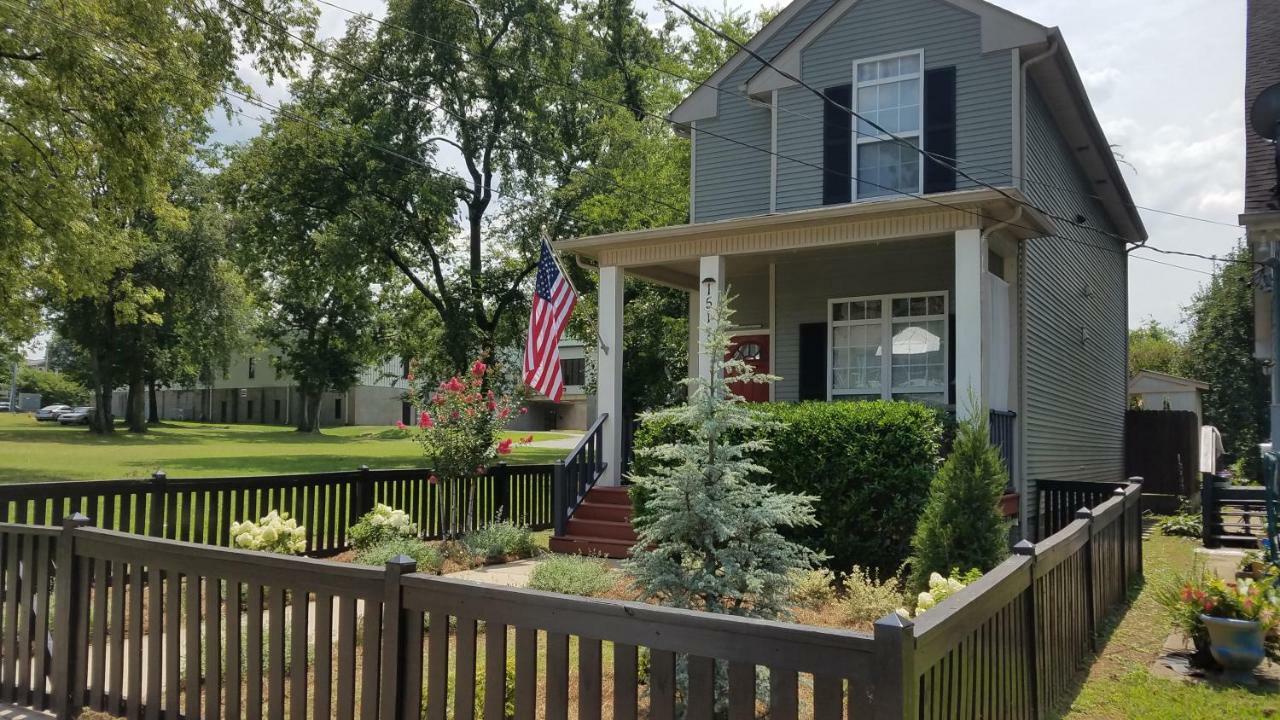 Vacation Home 5 Mins To Down Town 2 Bedrooms 2 Baths Garden Area Hot Tub NashvilleNashville  Kültér fotó